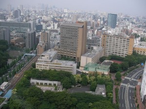 キャンパスは都会ながらも緑豊かな後楽園地区